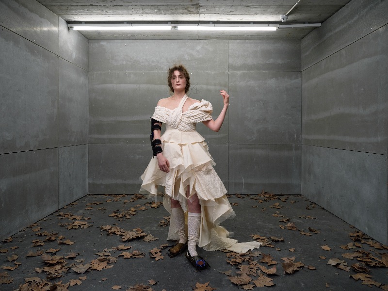 Evade House revela tensión y fragilidad en moda imperfecta