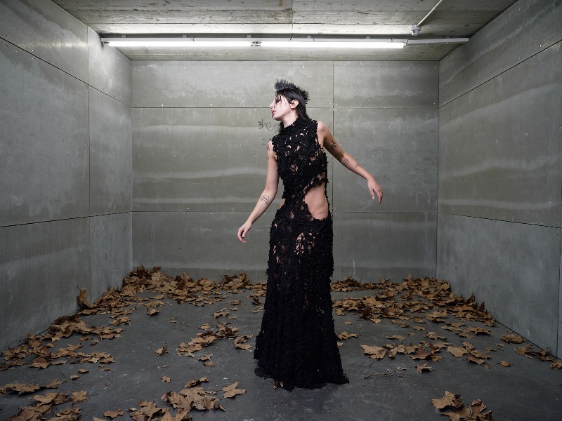 Evade House revela tensión y fragilidad en moda imperfecta