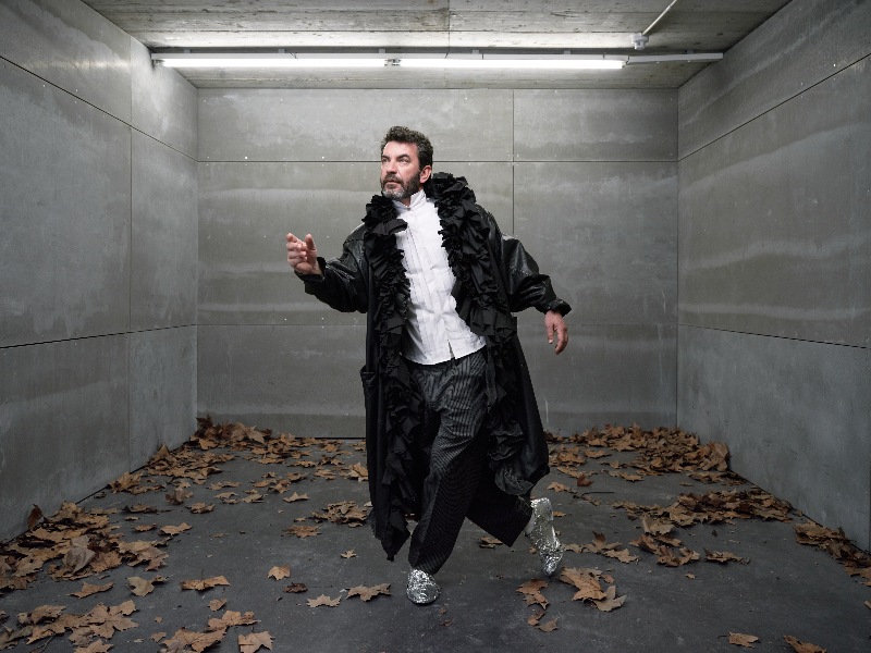 Evade House revela tensión y fragilidad en moda imperfecta