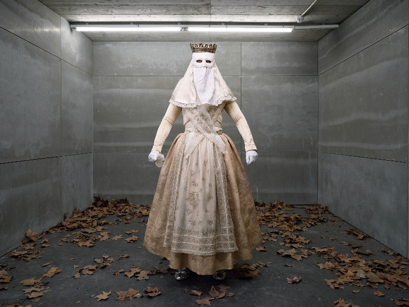 Evade House revela tensión y fragilidad en moda imperfecta