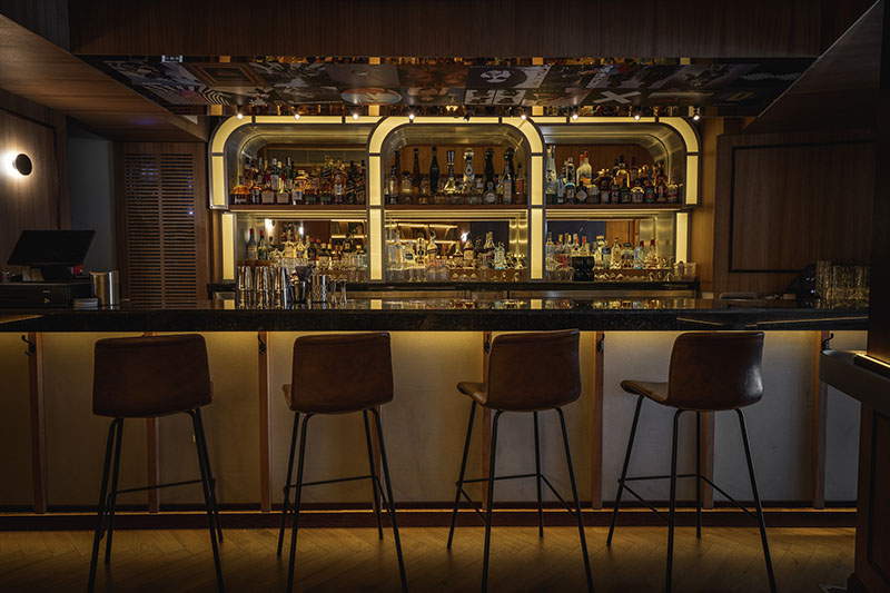 Fenómeno, templo bar hi-fi con coctelería de laboratorio