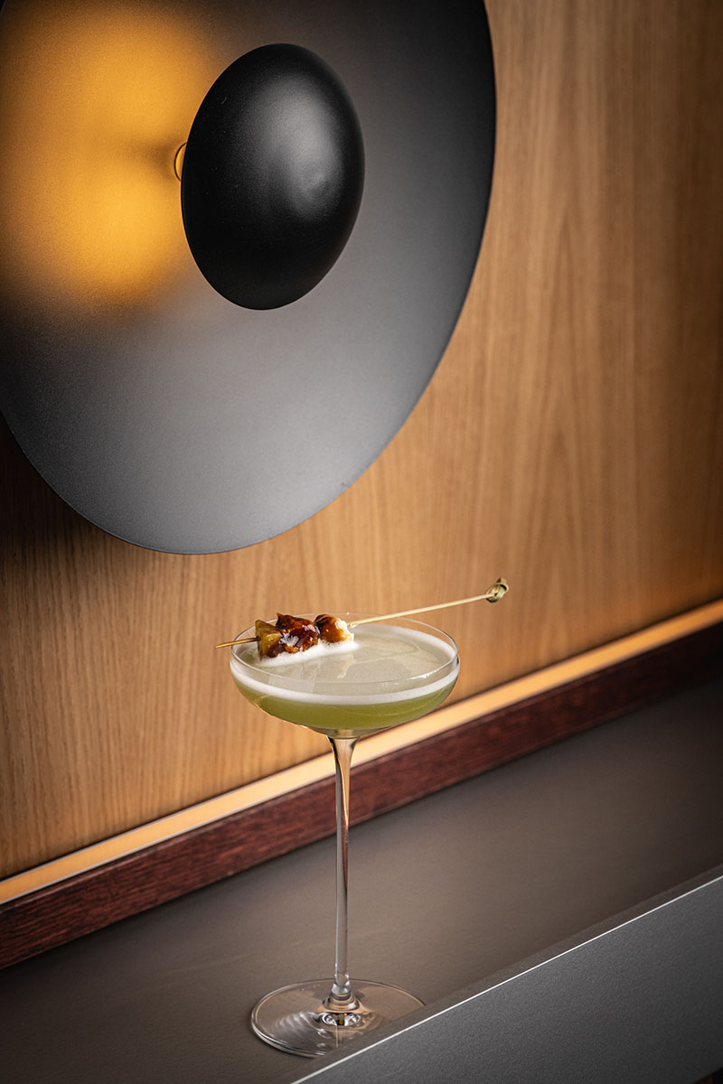 Fenómeno, templo bar hi-fi con coctelería de laboratorio