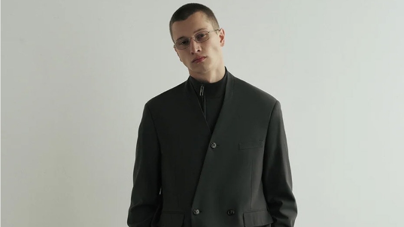 Ronnie Feig vuelve a los archivos de Armani para ss26