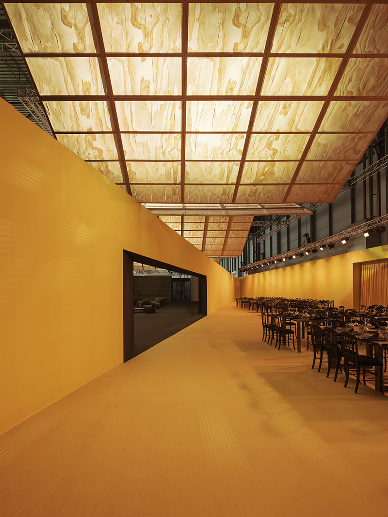 Guest Lounge Arco: cómo crear un espacio con lo que ardió