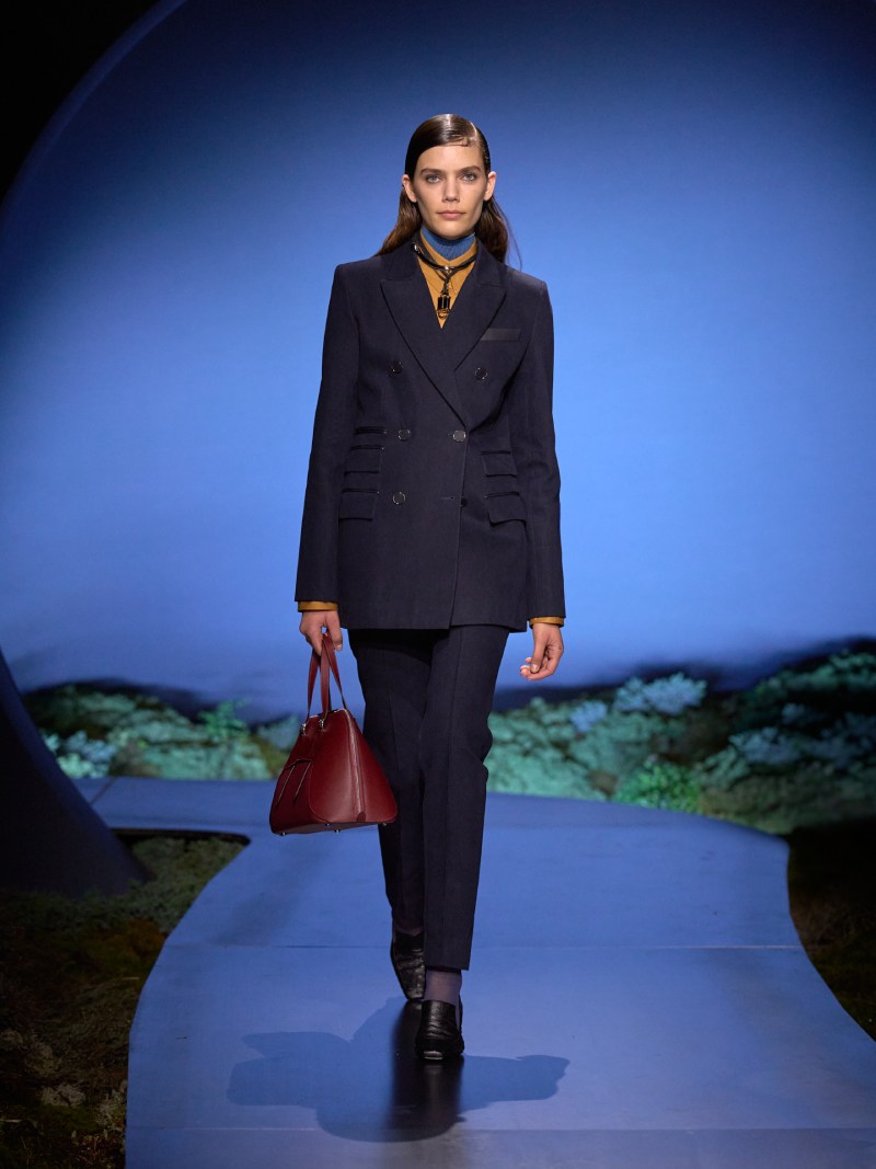 Hermès mira al crepúsculo para su armario femenino de fw26