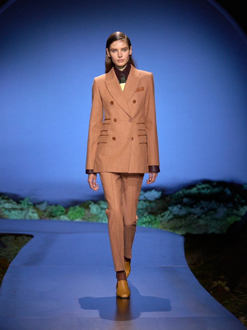 Hermès mira al crepúsculo para su armario femenino de fw26