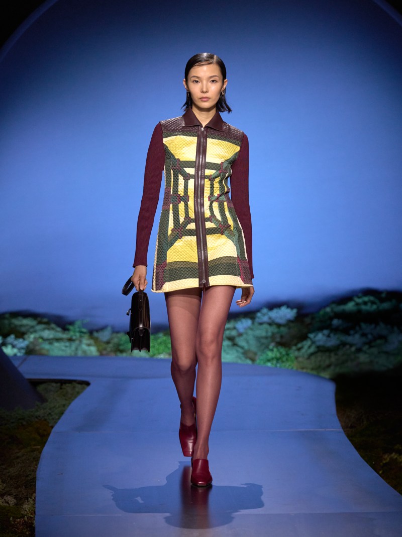 Hermès mira al crepúsculo para su armario femenino de fw26
