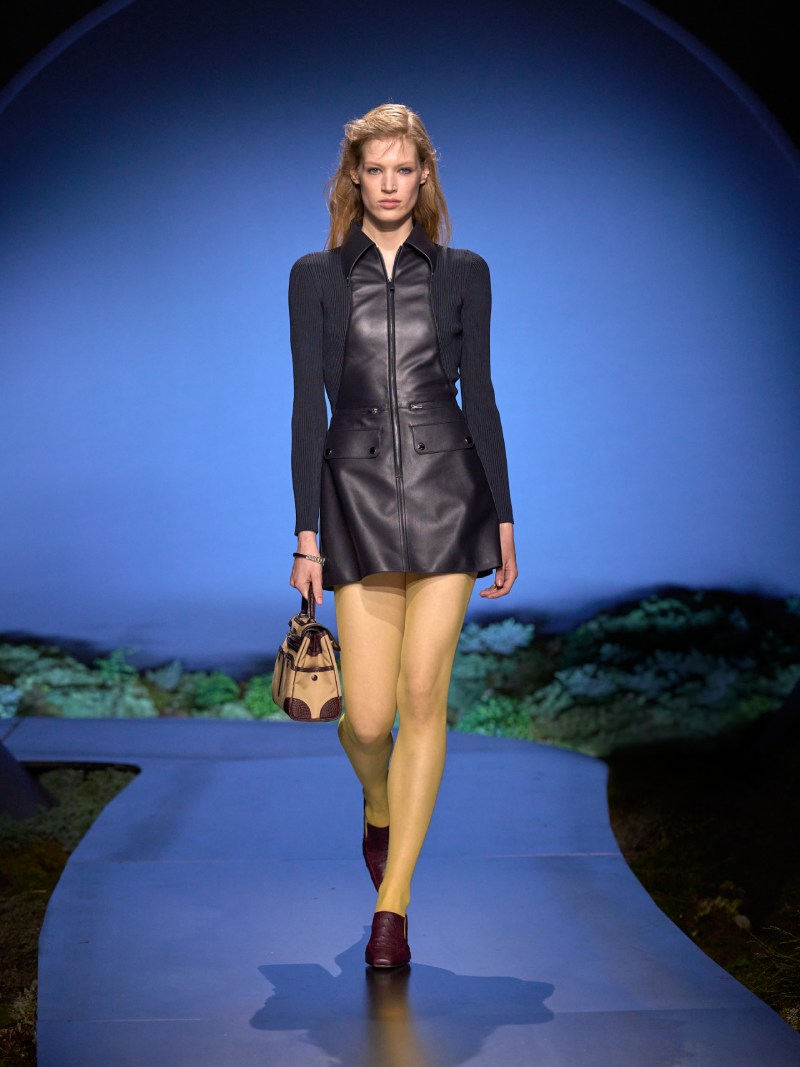 Hermès mira al crepúsculo para su armario femenino de fw26