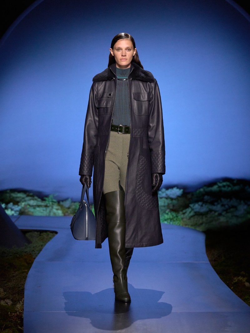 Hermès mira al crepúsculo para su armario femenino de fw26