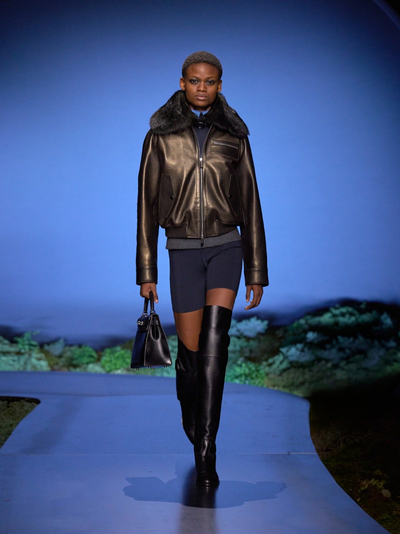 Hermès mira al crepúsculo para su armario femenino de fw26