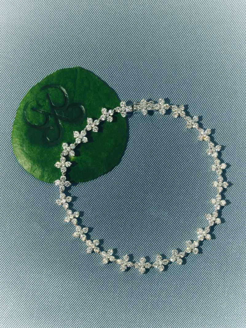 PdPaola hace florecer sus joyas de elegancia perdurable