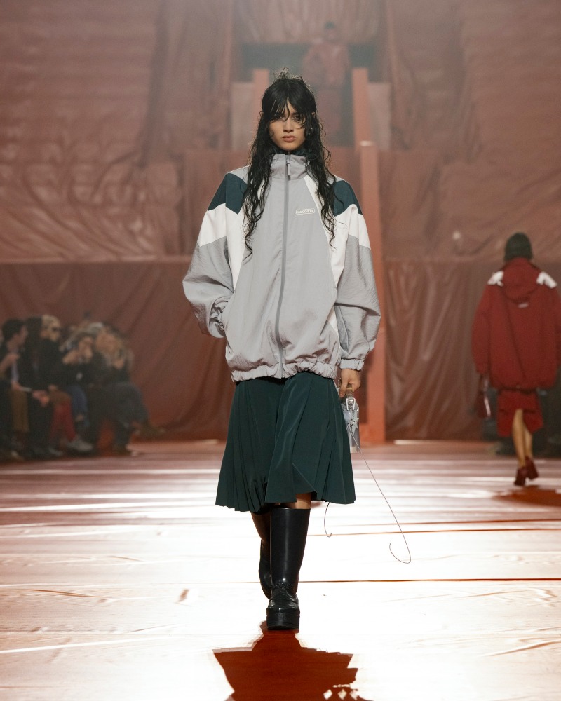 Lacoste se pone más deportivo (e impermeable) para fw26