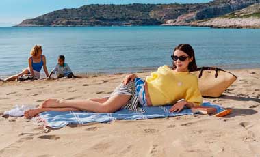 Lily Collins y Zalando: El verano europeo tiene nueva musa