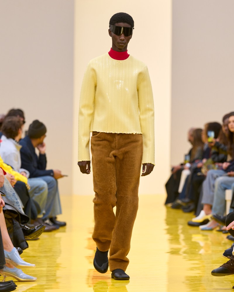 Loewe profundiza en su lo experimental y alegre para fw26