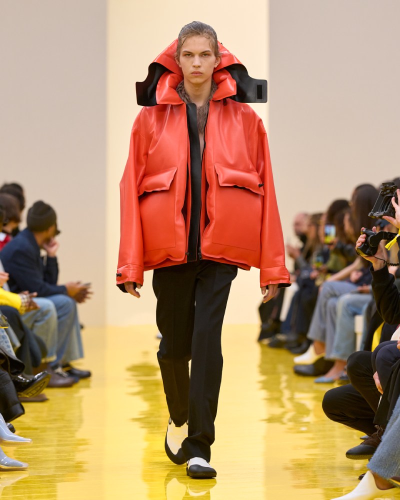 Loewe profundiza en su lo experimental y alegre para fw26