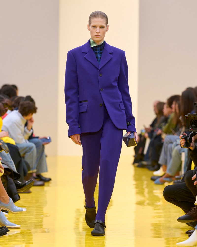 Loewe profundiza en su lo experimental y alegre para fw26
