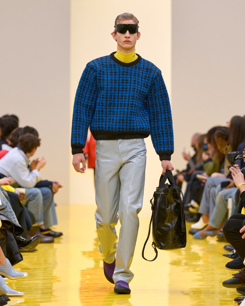 Loewe profundiza en su lo experimental y alegre para fw26