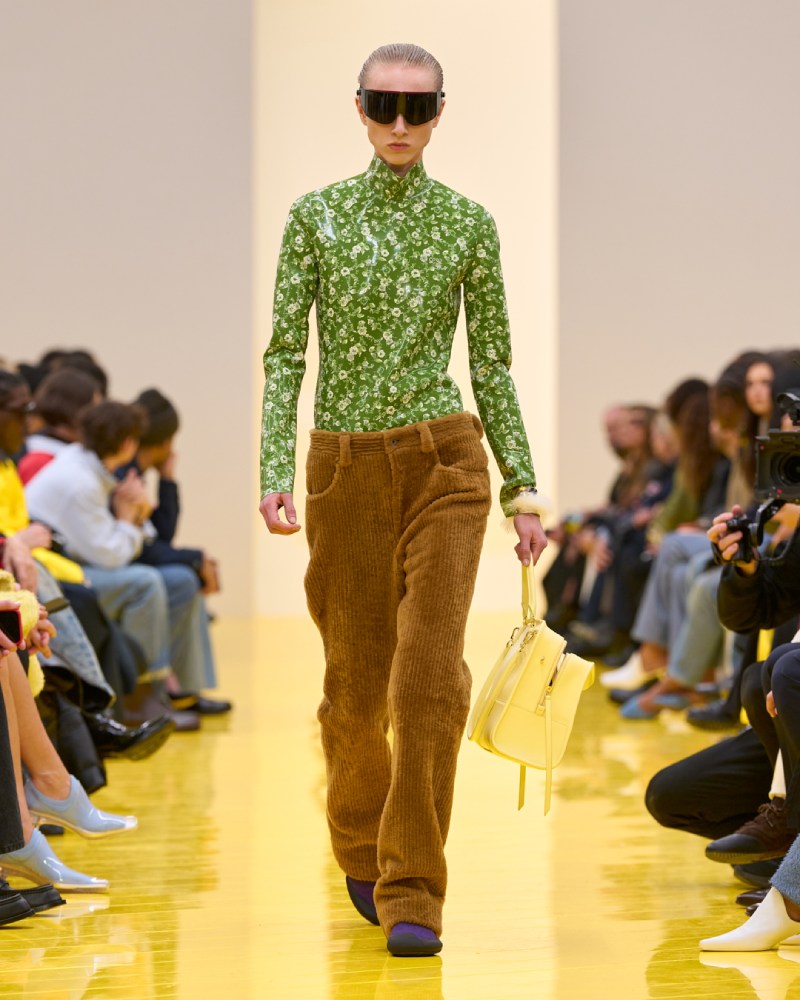 Loewe profundiza en su lo experimental y alegre para fw26