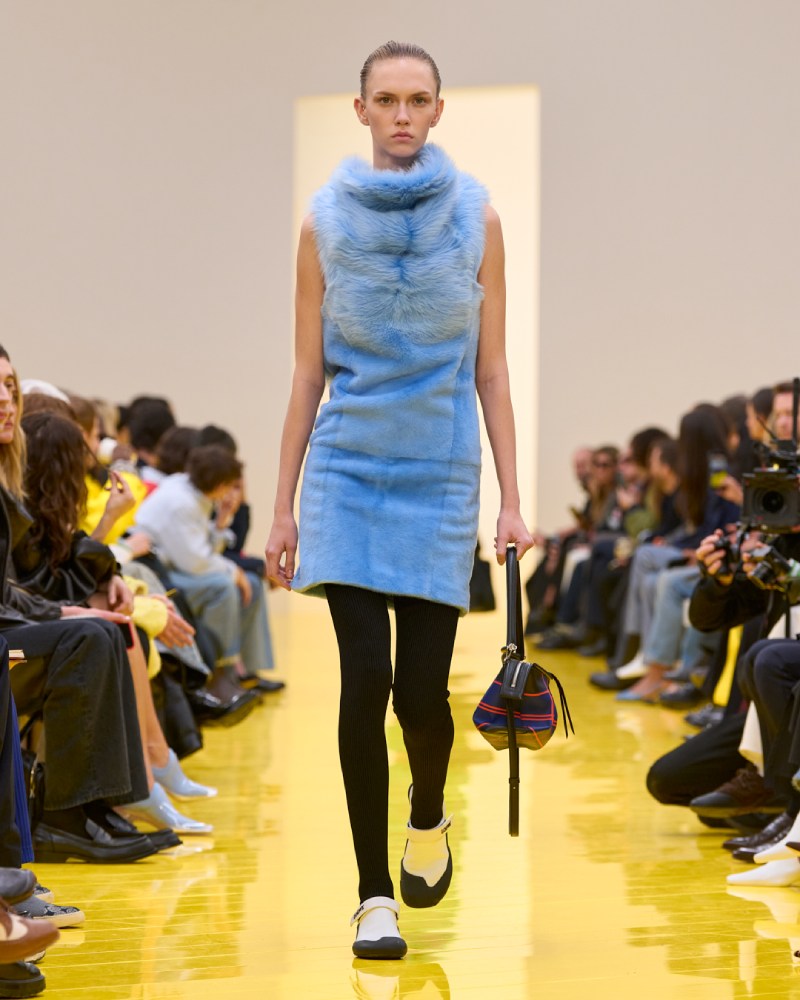 Loewe profundiza en su lo experimental y alegre para fw26
