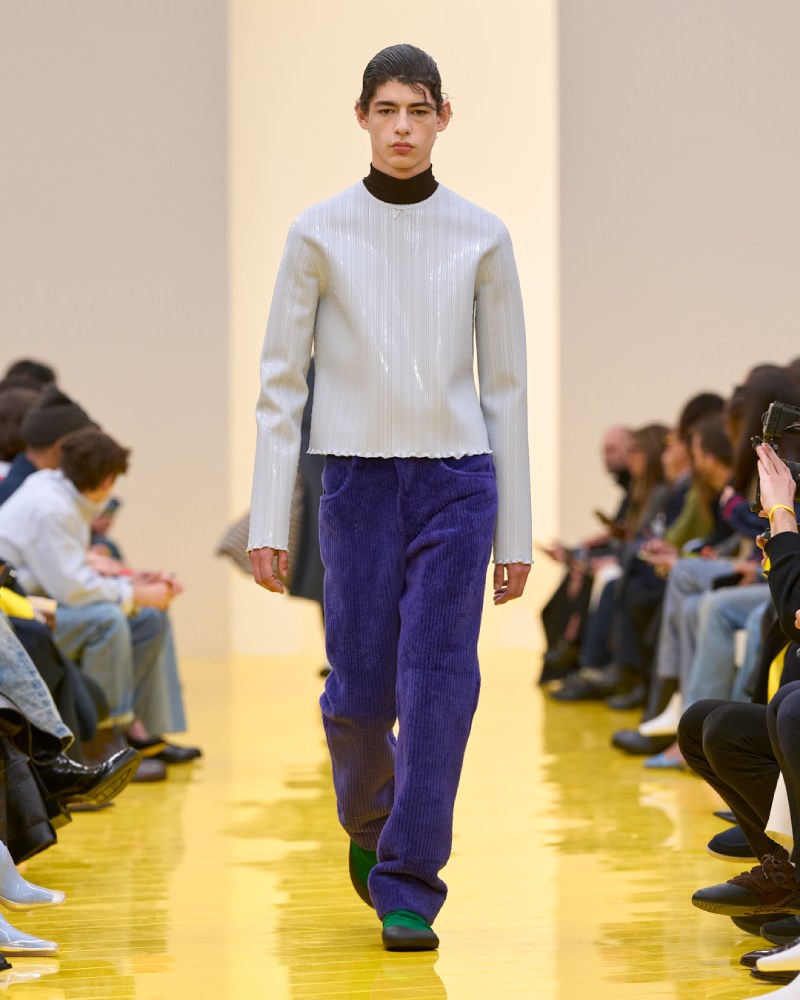 Loewe profundiza en su lo experimental y alegre para fw26