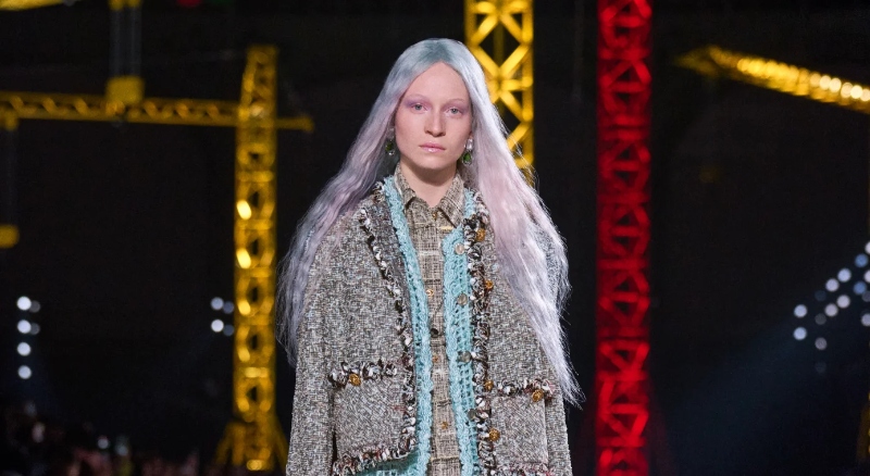 En otoño, Chanel dice lavanda en los ojos y piel natural