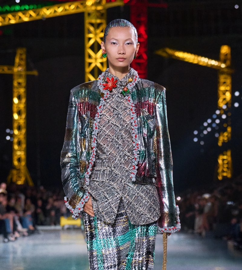 En otoño, Chanel dice lavanda en los ojos y piel natural