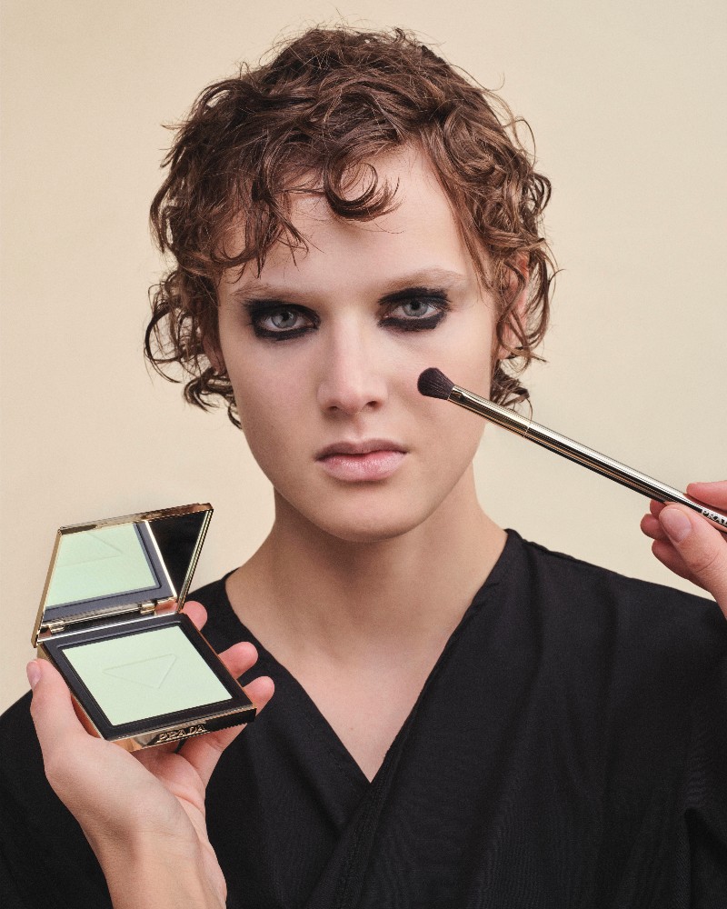 Volverás a ser grunge con labios nude, gracias a Prada