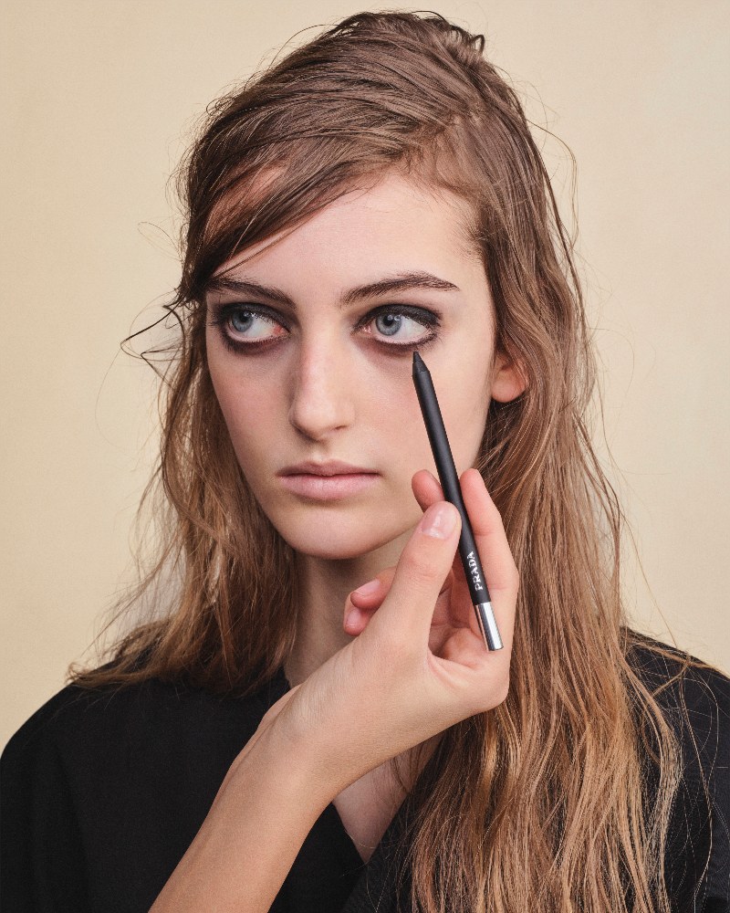 Volverás a ser grunge con labios nude, gracias a Prada