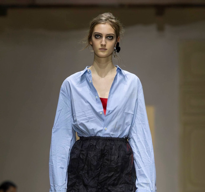 Volverás a ser grunge con labios nude, gracias a Prada