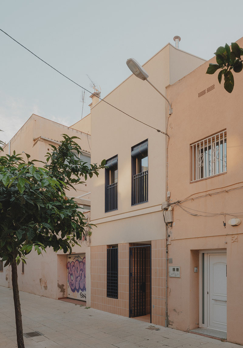 MH.AP Studio reinventa Antonia & Roger desde lo construido