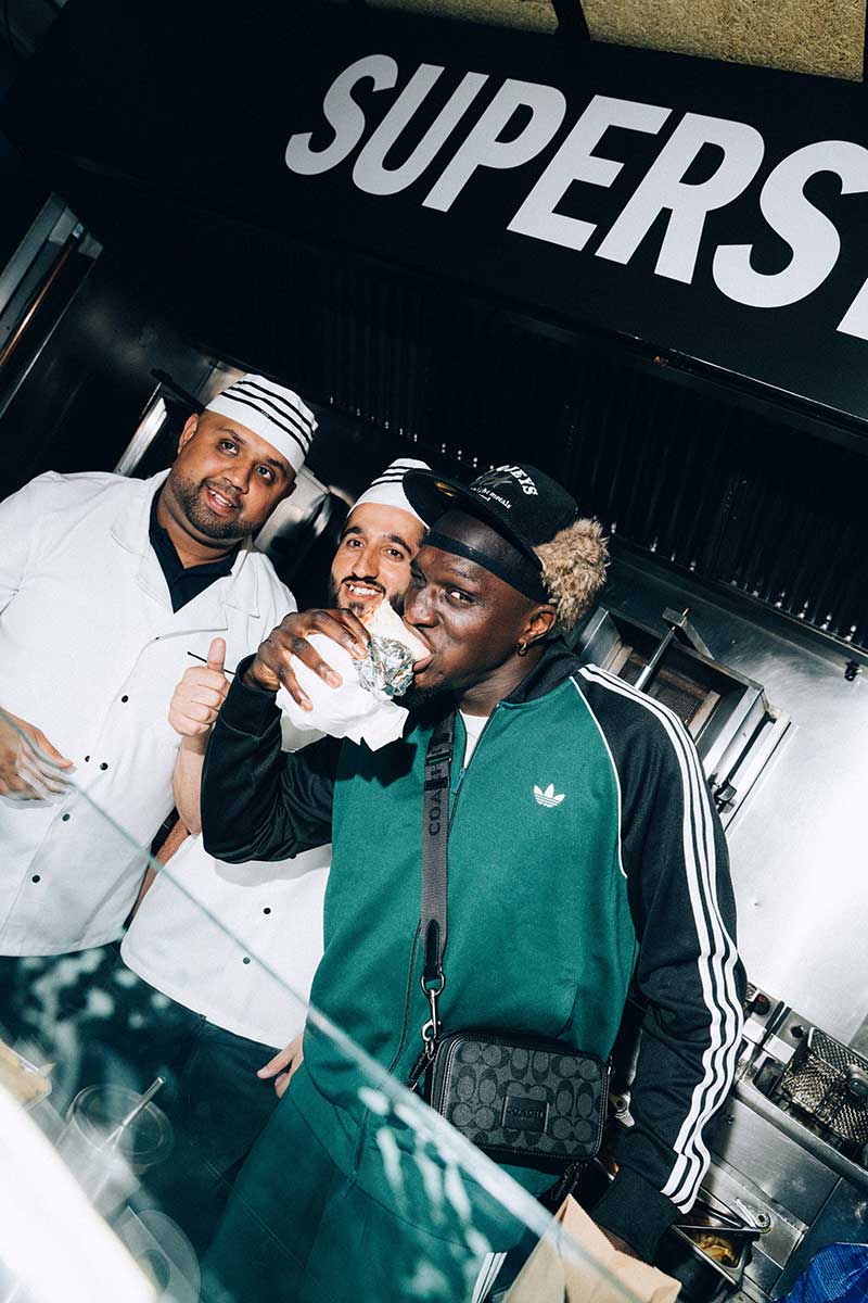 Morad la lía en Barcelona con adidas y JD en un kebab