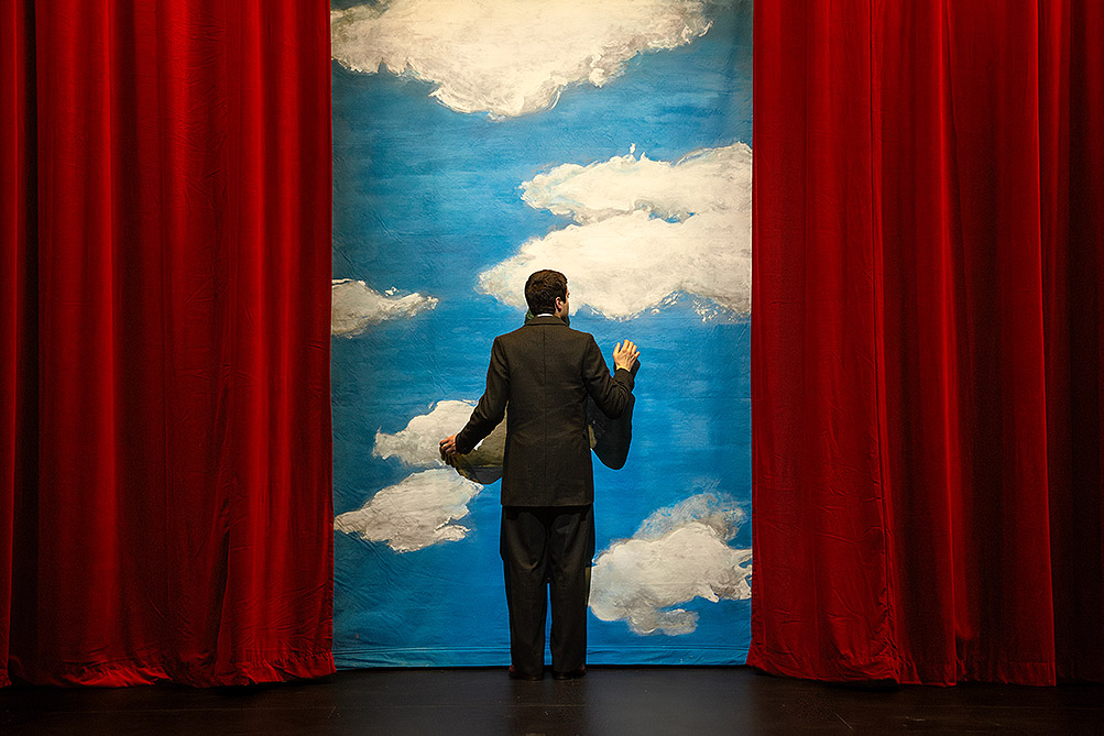 Niebla: identidad, ficción y zozobra en Nave 10 Matadero