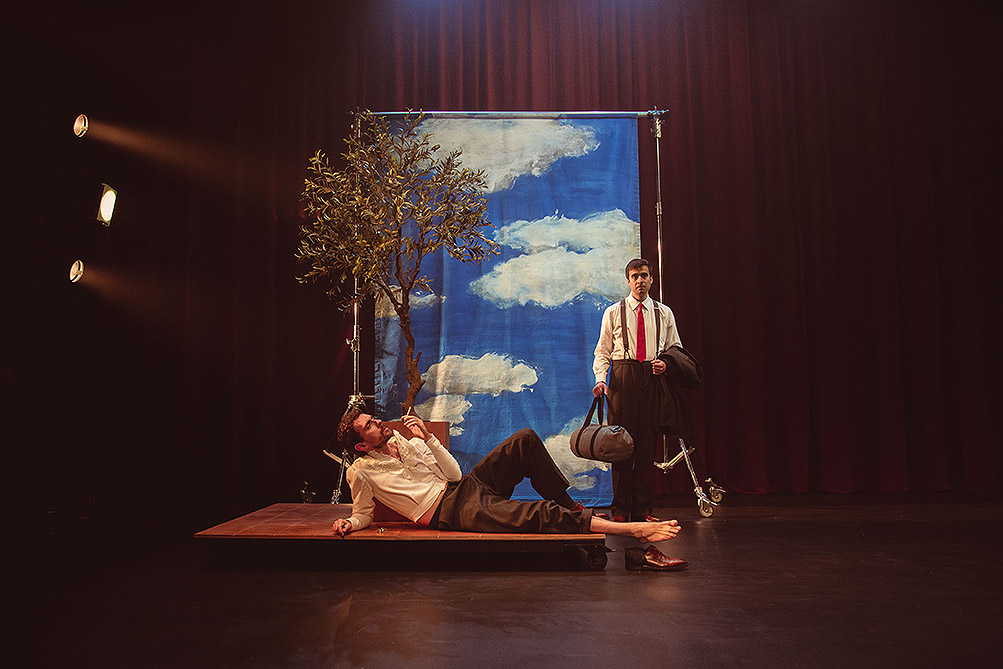 Niebla: identidad, ficción y zozobra en Nave 10 Matadero