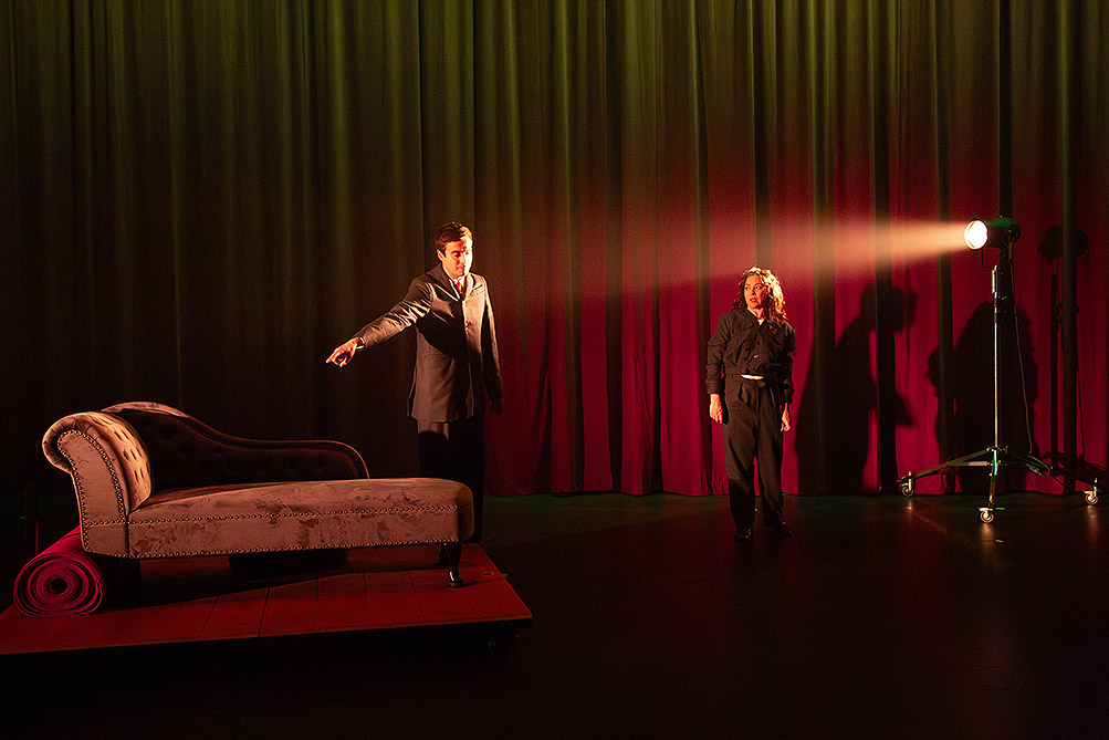 Niebla: identidad, ficción y zozobra en Nave 10 Matadero