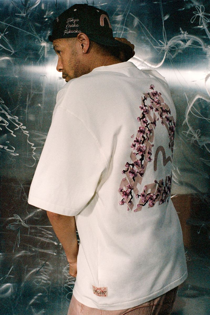 Palace y Evisu vuelven a darnos moda urbana Y2K para ss26