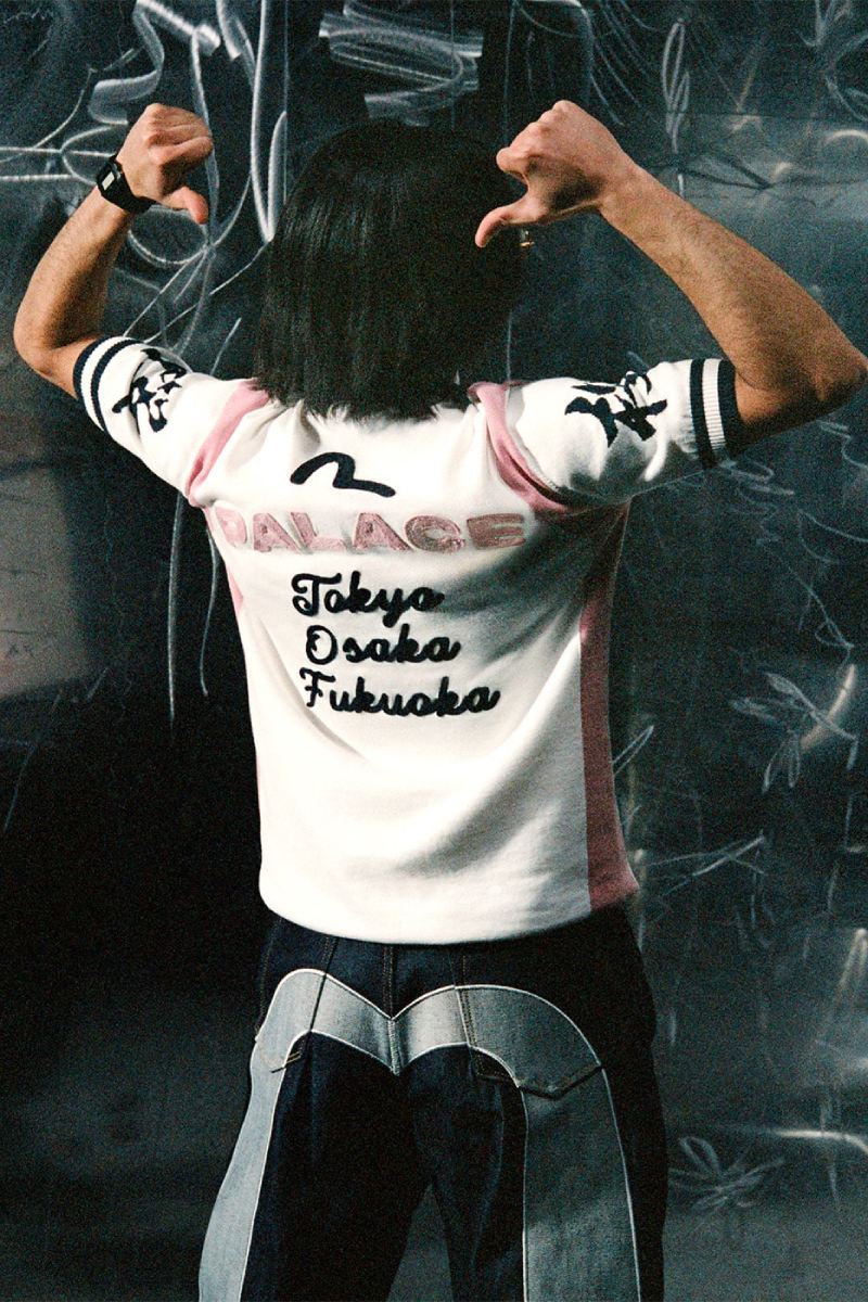Palace y Evisu vuelven a darnos moda urbana Y2K para ss26