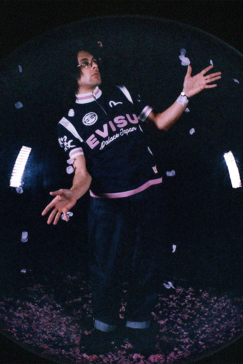 Palace y Evisu vuelven a darnos moda urbana Y2K para ss26