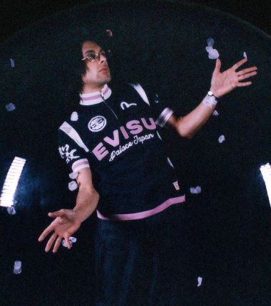 Palace y Evisu vuelven a darnos moda urbana Y2K para ss26