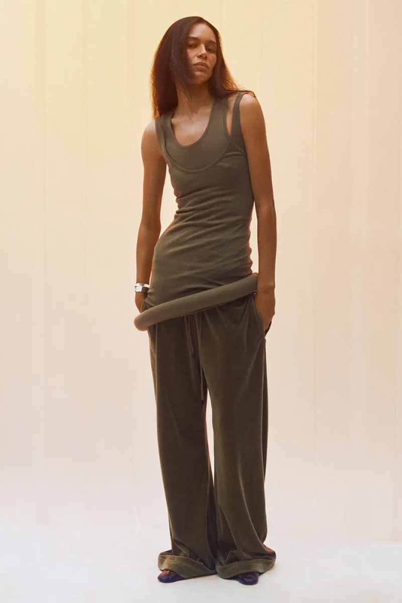 Phoebe Philo nos da otra clase de elegancia contemporánea