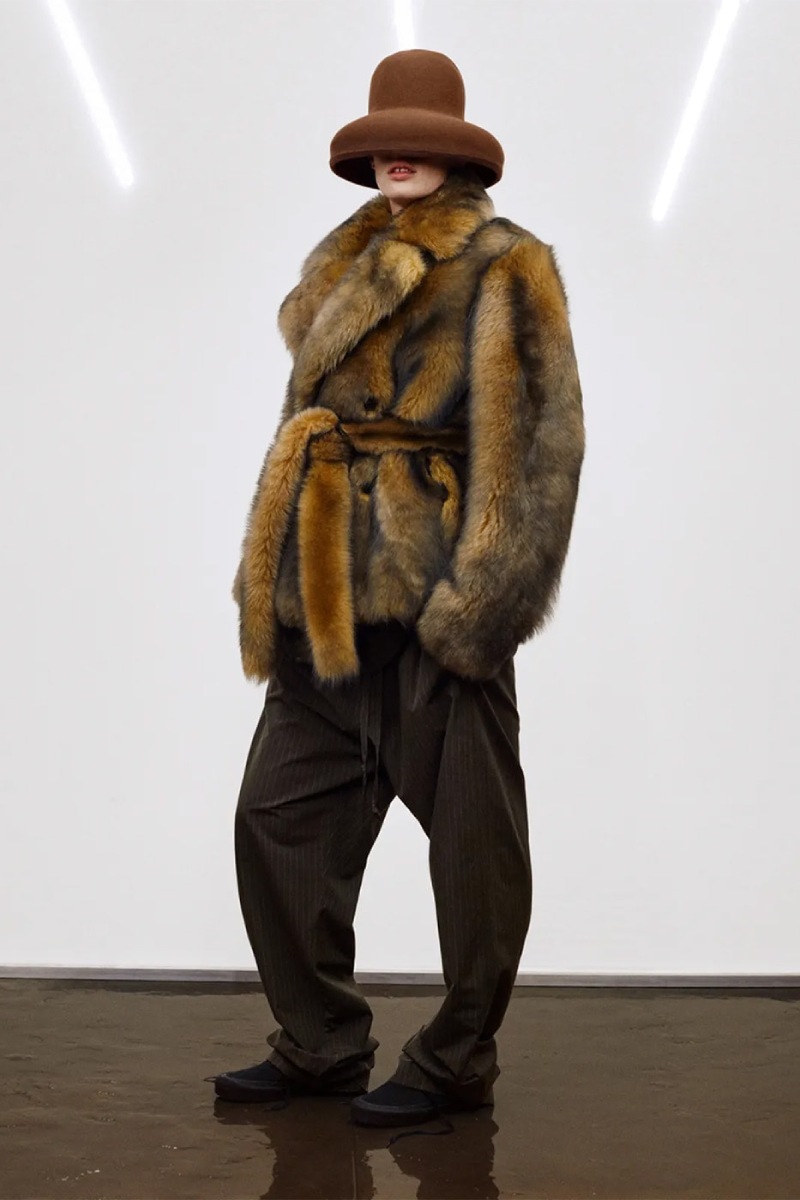 Phoebe Philo nos da otra clase de elegancia contemporánea