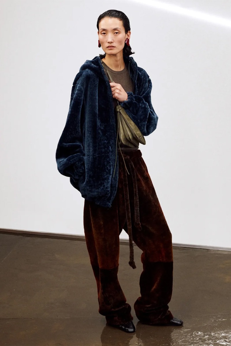 Phoebe Philo nos da otra clase de elegancia contemporánea