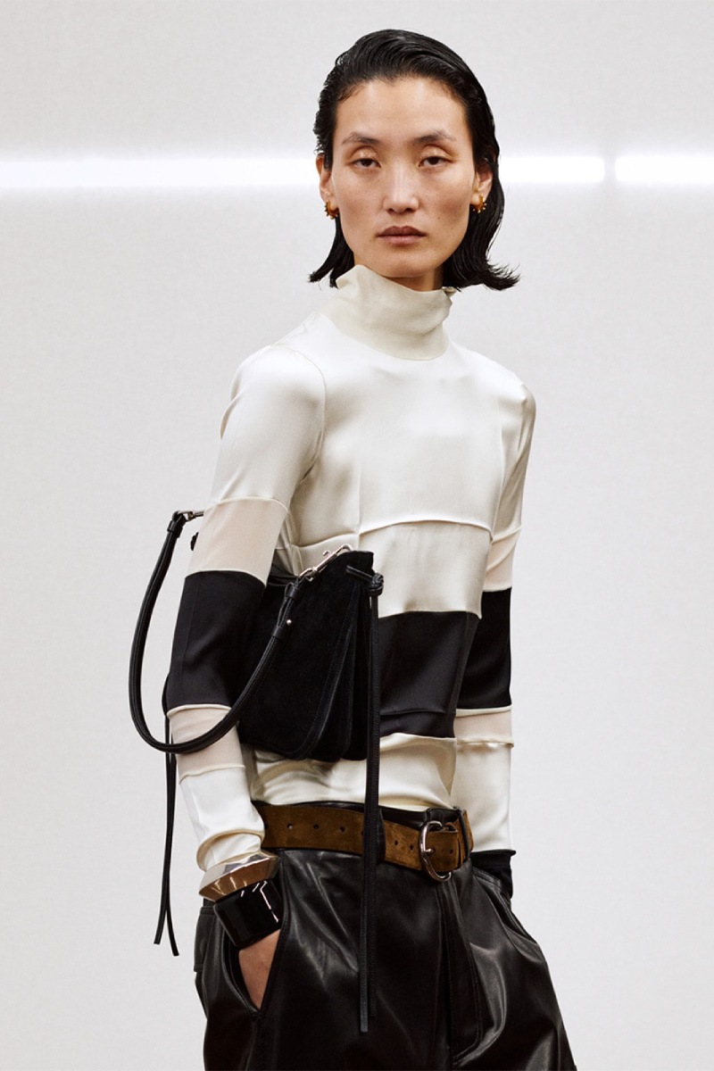 Phoebe Philo nos da otra clase de elegancia contemporánea