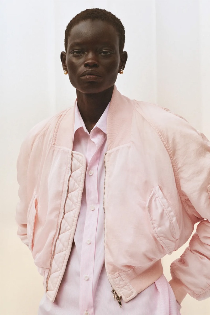 Phoebe Philo nos da otra clase de elegancia contemporánea