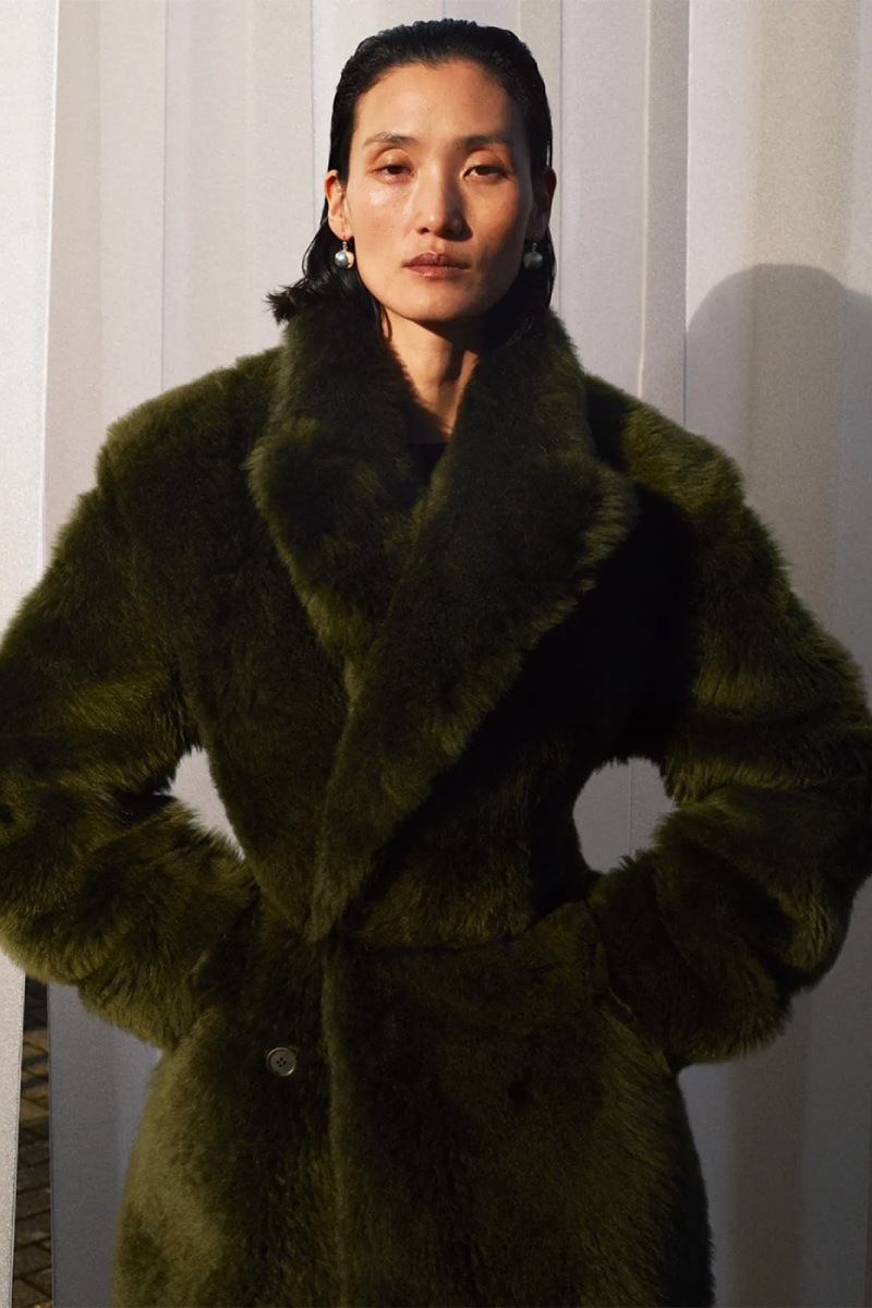 Phoebe Philo nos da otra clase de elegancia contemporánea