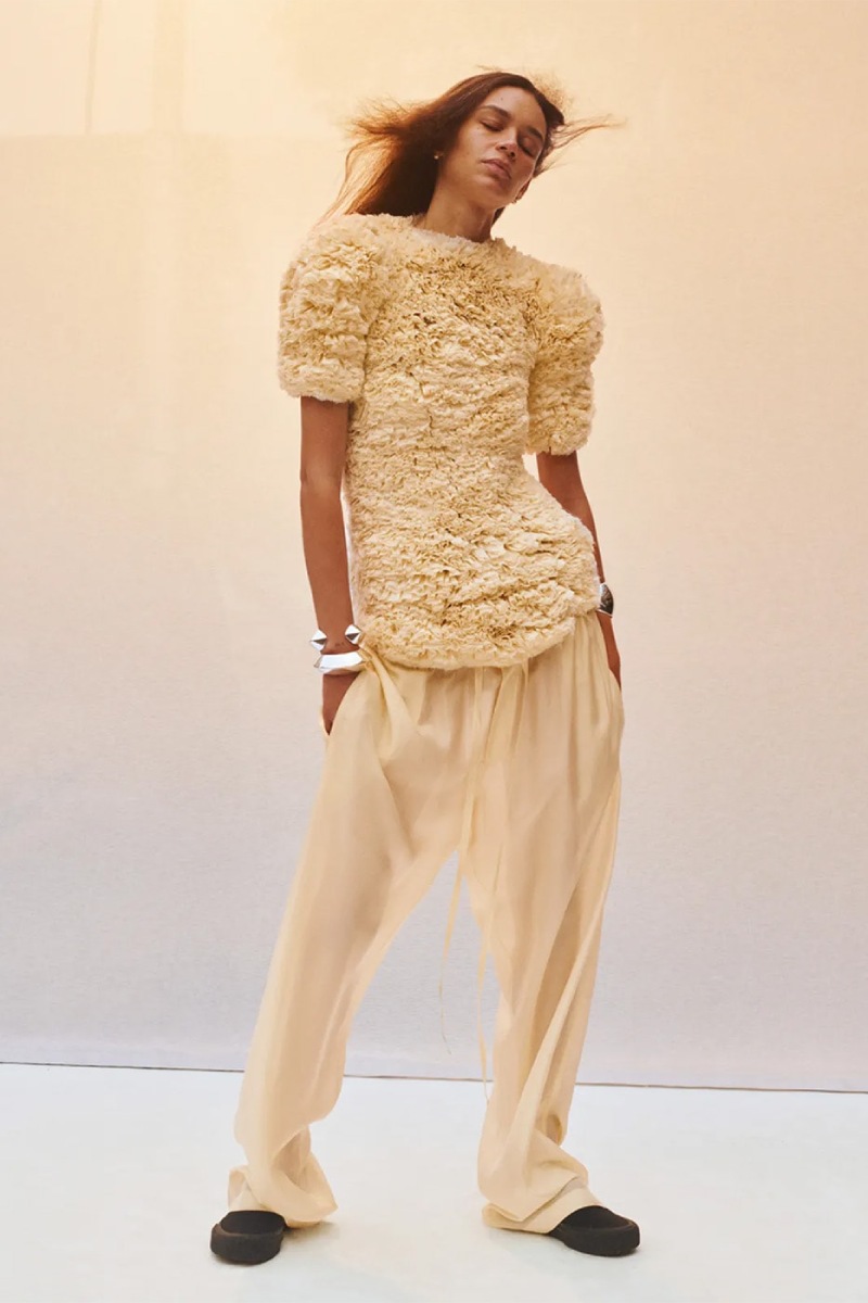 Phoebe Philo nos da otra clase de elegancia contemporánea