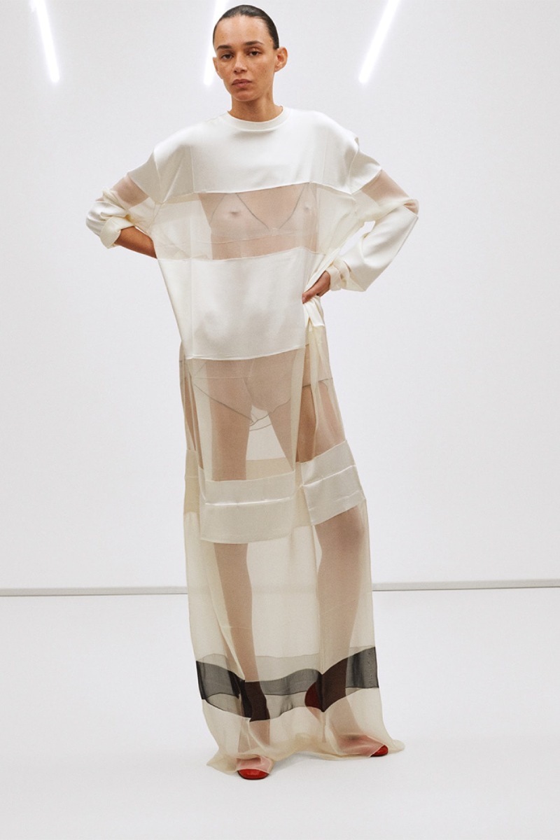 Phoebe Philo nos da otra clase de elegancia contemporánea