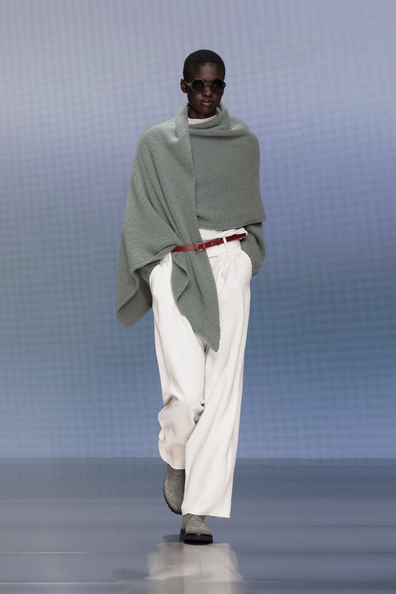 Giorgio Armani FW26: renueva el lujo con colores sobrios