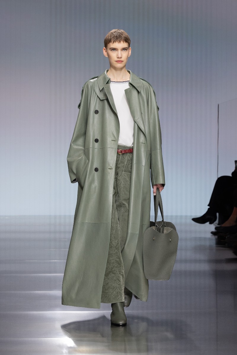 Giorgio Armani FW26: renueva el lujo con colores sobrios