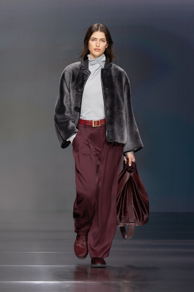 Giorgio Armani FW26: renueva el lujo con colores sobrios