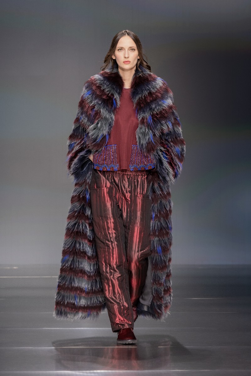 Giorgio Armani FW26: renueva el lujo con colores sobrios